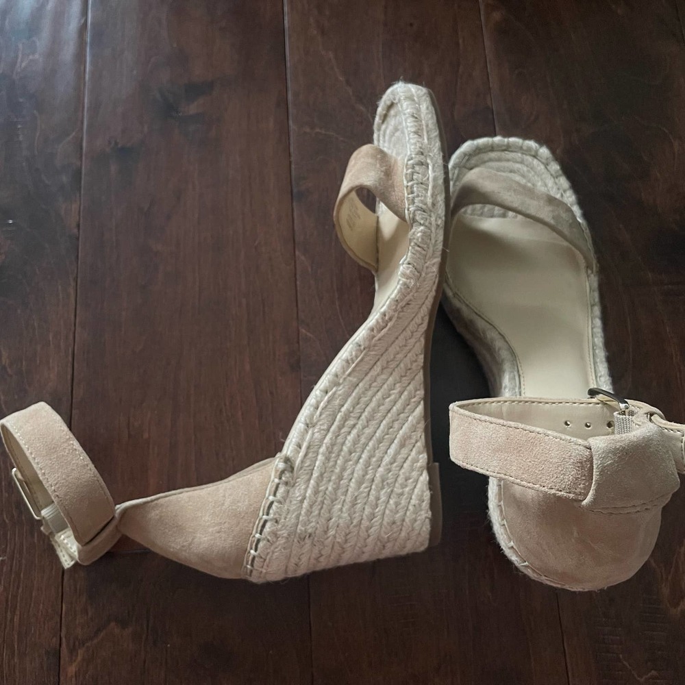 vince camuto suede natural wedge sandals size 9.5